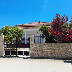  Hébergement de vacances Belamandil Garden ,family Holidays